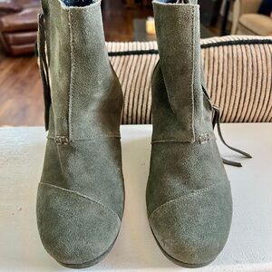 NWOB Women’s Toms Wedge Booties in Olive Green 7.5